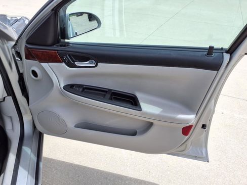 Used 2008 Chevrolet Impala SS w/ Convenience Package image 19