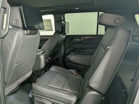 New 2026 GMC Yukon XL Denali w/ Denali Reserve Package image 31
