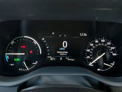 Used 2026 Toyota Sienna XLE FWD image 32