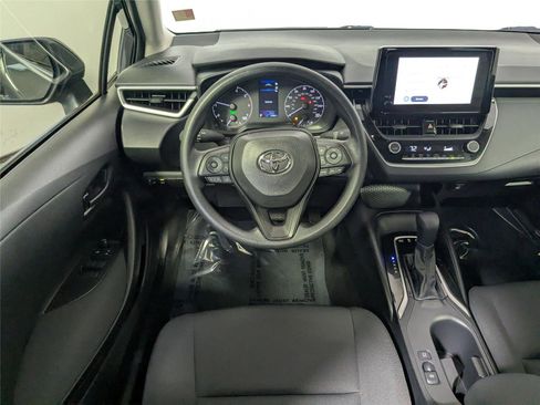 Certified 2025 Toyota Corolla LE image 32