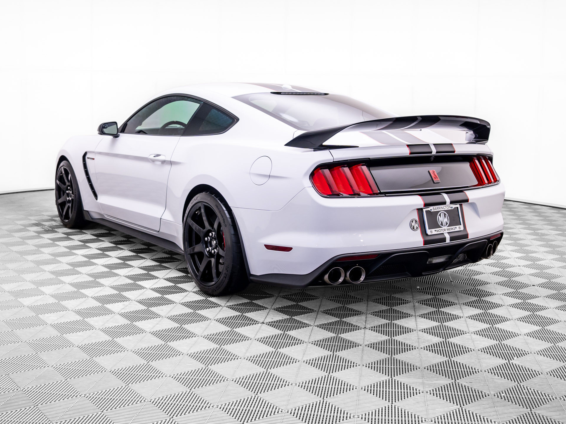 Used 2018 Ford Mustang Shelby GT350R w/ GT350R Equipment Group 920A RWD image 3