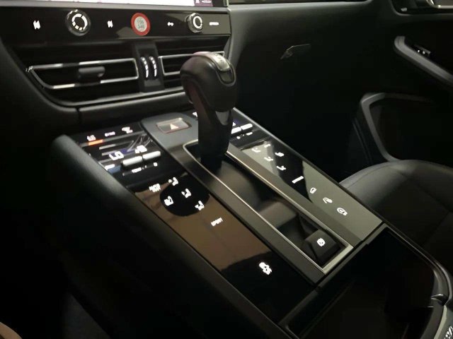 Used 2023 Porsche Macan AWD/4WD image 69