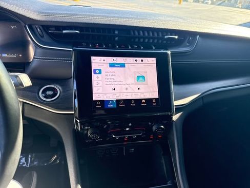 Used 2022 Jeep Grand Cherokee Limited image 13