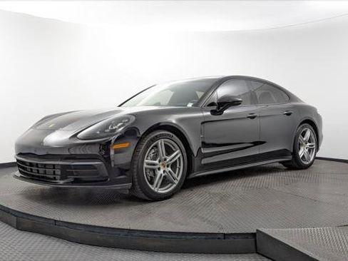 Used 2018 Porsche Panamera 4 w/ Premium Package AWD/4WD image 2