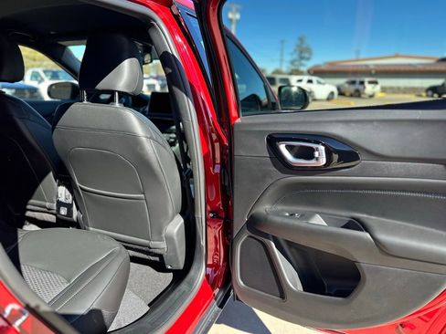 New 2026 Jeep Compass Latitude image 10