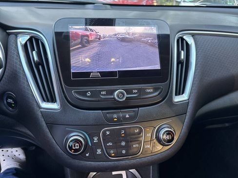 Used 2021 Chevrolet Malibu LT FWD image 9