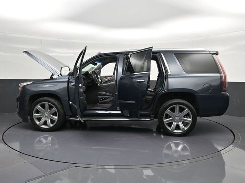 Used 2019 Cadillac Escalade Luxury RWD image 43