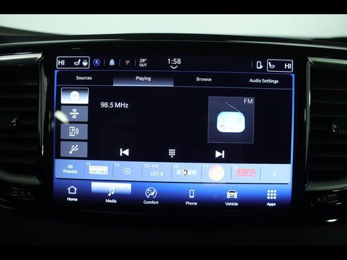 Used 2025 Chrysler Pacifica Select image 27