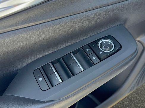 Used 2023 Toyota Prius Prime FWD image 18