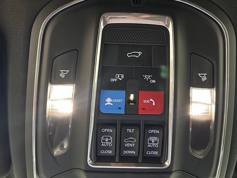 Used 2024 Jeep Wagoneer Series II AWD/4WD image 25