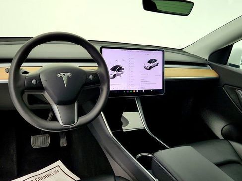 Used 2021 Tesla Model Y Long Range image 12