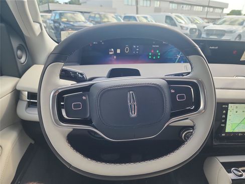 New 2026 Lincoln Navigator Premiere AWD/4WD image 30