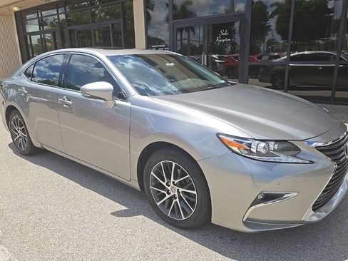 Used 2016 Lexus ES 350 w/ Luxury Package w/Wood Trim FWD image 1