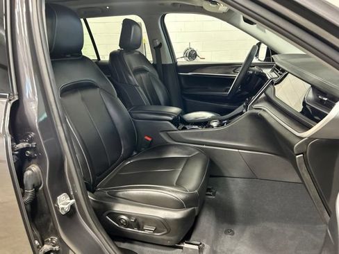 Used 2023 Jeep Grand Cherokee 4WD 4xe image 12