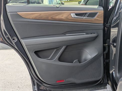 Used 2025 Volkswagen Atlas SE image 26