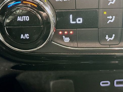 Used 2025 Chevrolet Trax RS w/ Sunroof Package image 20