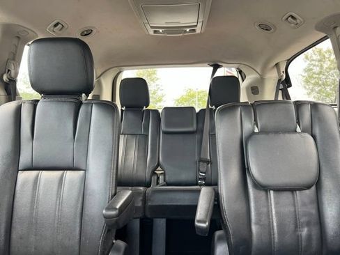 Used 2016 Chrysler Town & Country Touring FWD image 26
