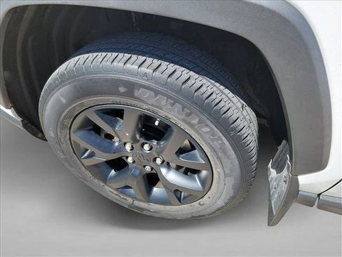 Used 2022 Toyota RAV4 LE AWD/4WD image 9