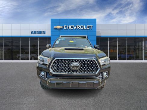 Used 2018 Toyota Tacoma TRD Sport AWD/4WD image 3