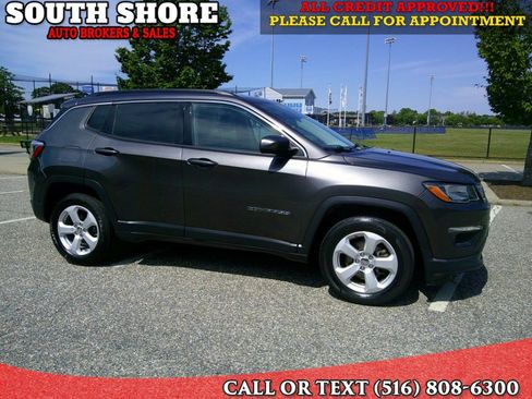 Used 2019 Jeep Compass Latitude w/ Popular Equipment Group AWD/4WD image 1