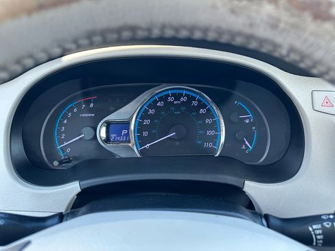 Used 2013 Toyota Sienna XLE image 16