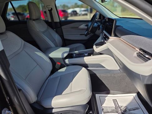 Used 2025 Ford Explorer Active w/ Active Comfort Package image 17
