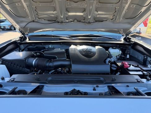 Used 2021 Toyota Tacoma TRD Off-Road w/ Technology Package AWD/4WD image 29
