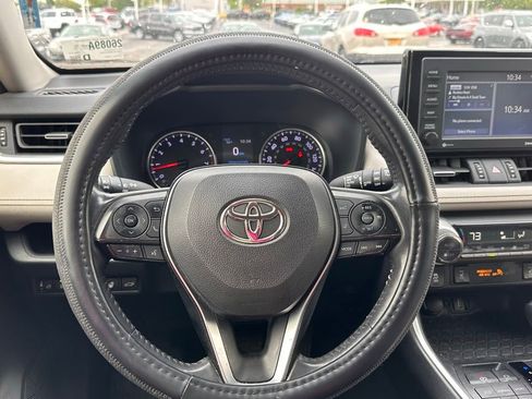 Used 2021 Toyota RAV4 XLE Premium AWD/4WD image 21