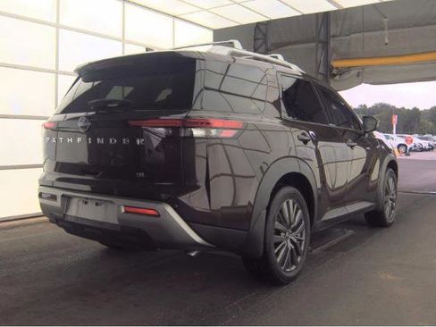 Used 2022 Nissan Pathfinder SL w/ SL Premium Package FWD image 4