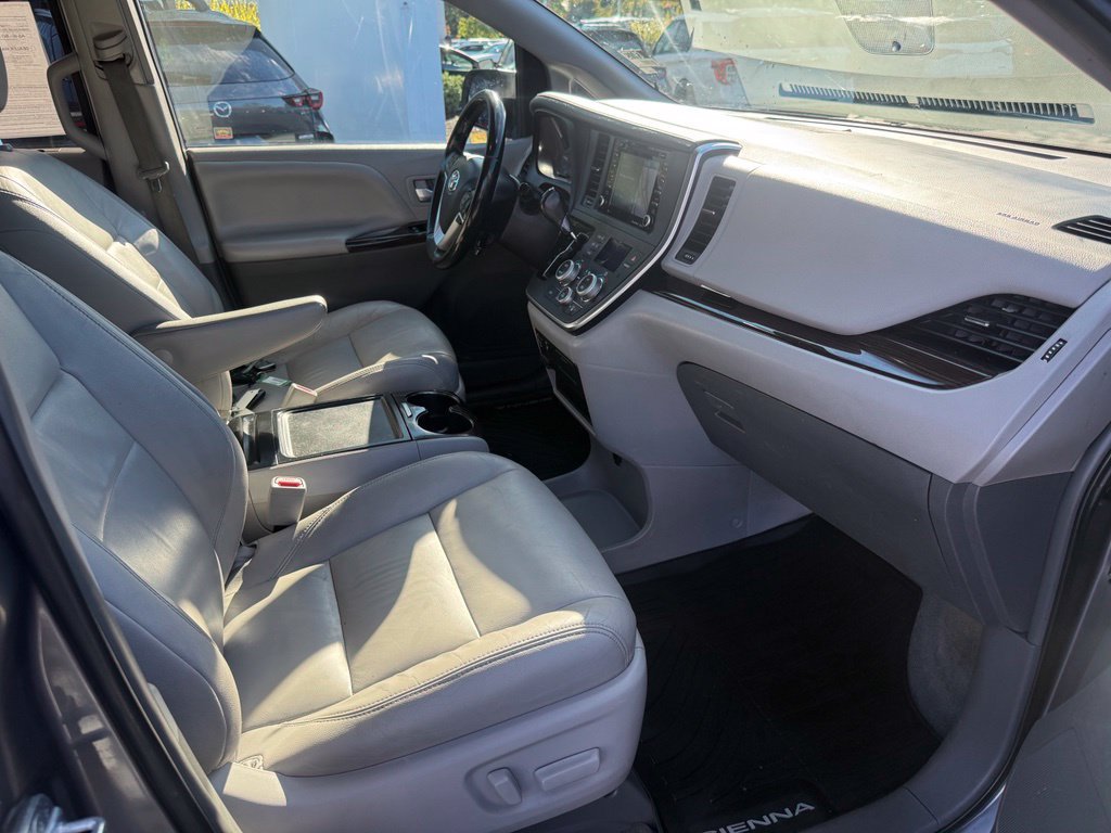 Used 2018 Toyota Sienna XLE w/ XLE Navigation Package AWD/4WD image 22