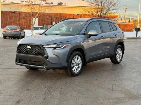 Certified 2022 Toyota Corolla Cross LE image 1