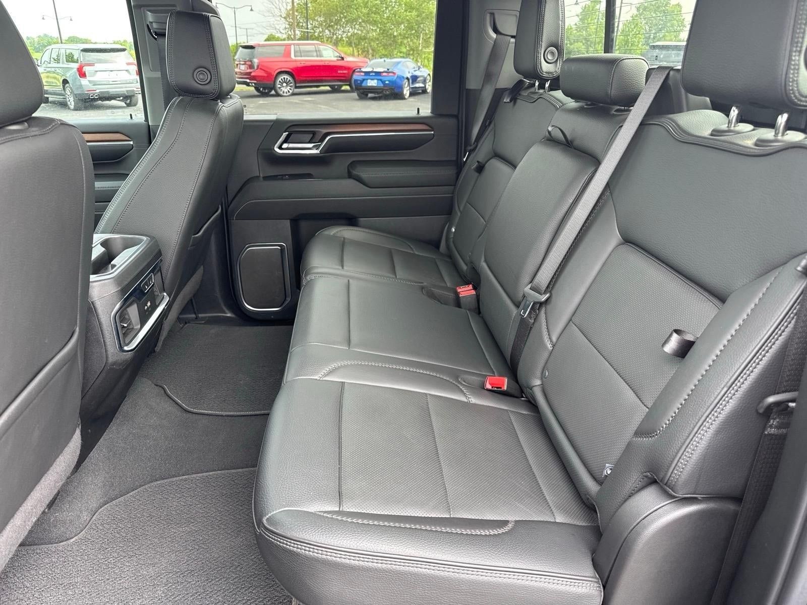 Used 2025 GMC Sierra 2500 Denali w/ Technology Package AWD/4WD image 8