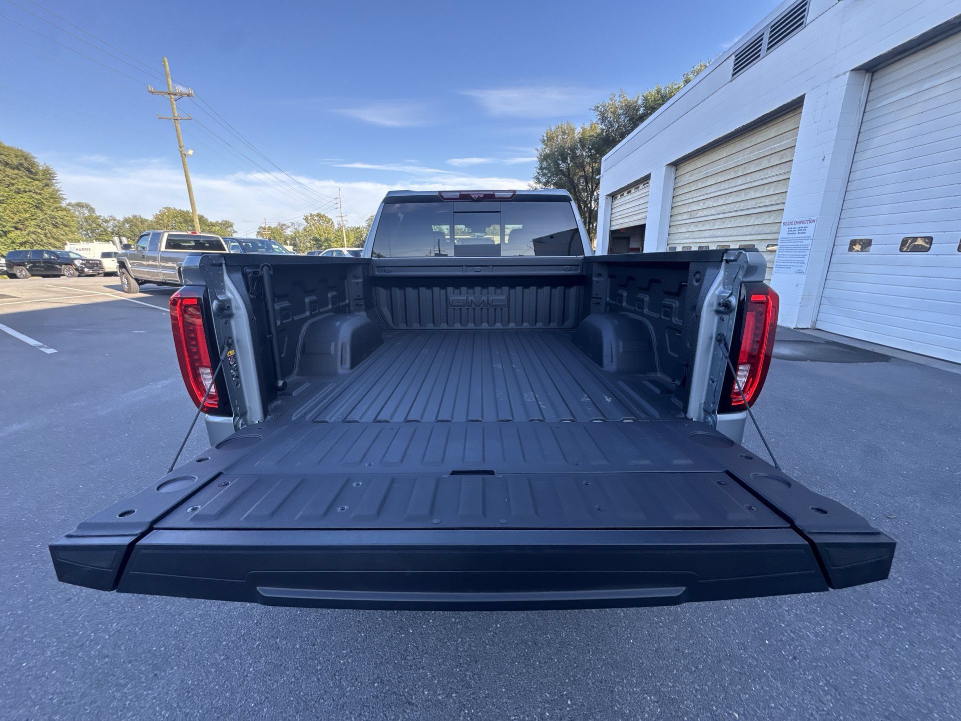 New 2026 GMC Sierra 1500 AT4 w/ AT4 Premium Package AWD/4WD image 21