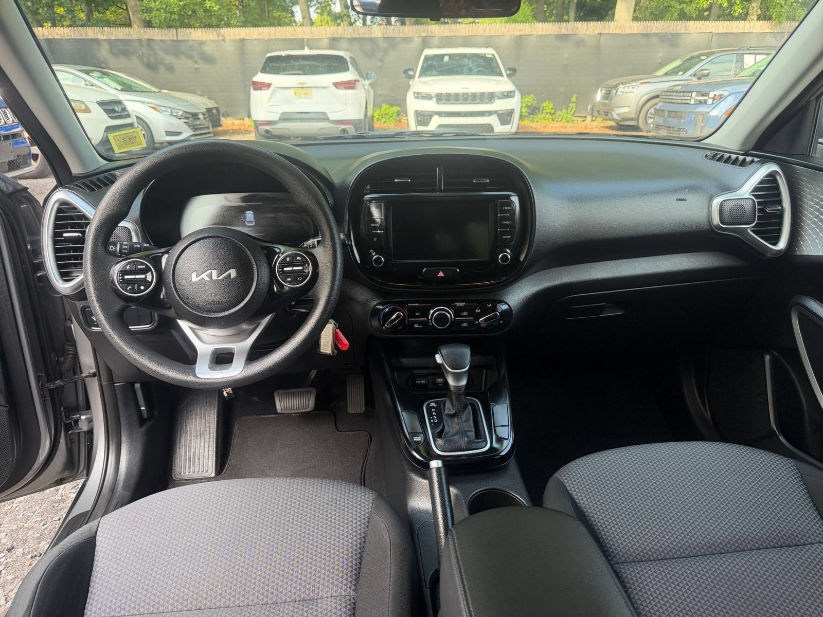 Used 2025 Kia Soul LX w/ LX Technology Package FWD image 31