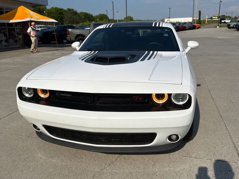 Used 2015 Dodge Challenger R/T RWD image 3
