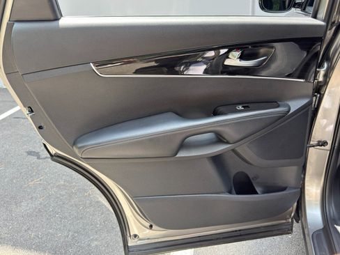 Used 2019 Kia Sorento FWD image 33