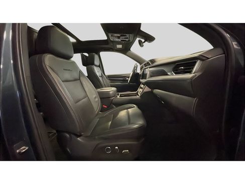 Used 2021 GMC Yukon XL Denali w/ Denali Ultimate Package AWD/4WD image 19