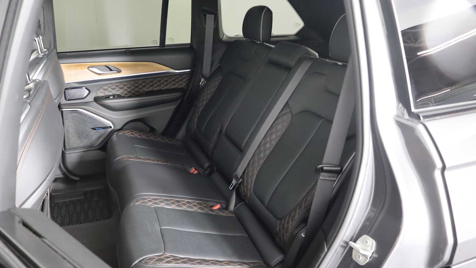 Used 2023 Jeep Grand Cherokee Summit AWD/4WD image 13