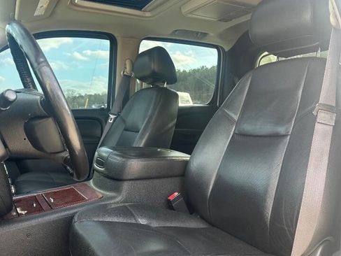 Used 2013 Chevrolet Avalanche LTZ image 21