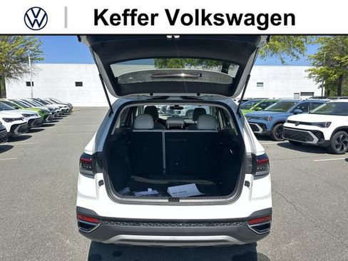 New 2026 Volkswagen Taos SE FWD image 33