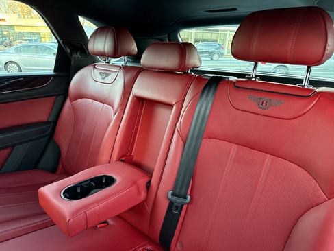 Used 2019 Bentley Bentayga image 42
