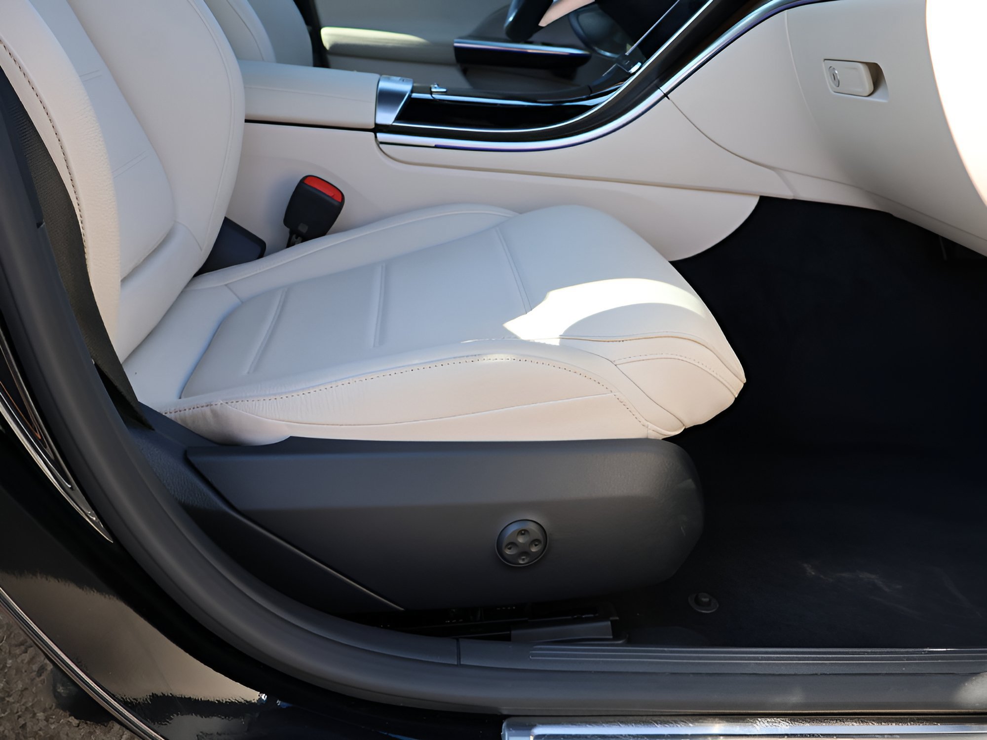 Certified 2026 Mercedes-Benz C 300 4MATIC Sedan image 12