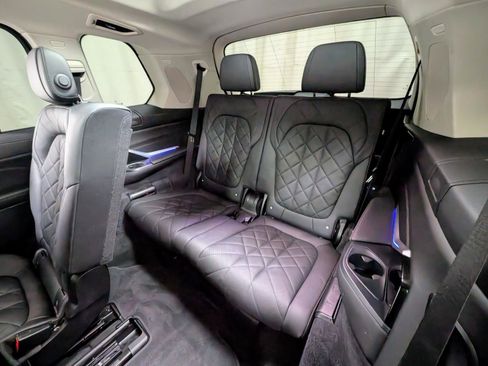 Used 2023 BMW X7 xDrive40i w/ Premium Package image 24