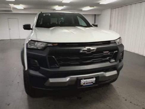 Used 2025 Chevrolet Colorado Trail Boss AWD/4WD image 3