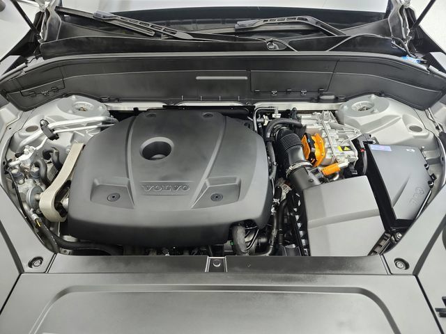 Certified 2025 Volvo XC90 T8 Plus w/ Protection Package Premier AWD/4WD image 39