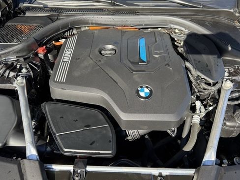 Certified 2023 BMW 530e w/ Convenience Package image 32
