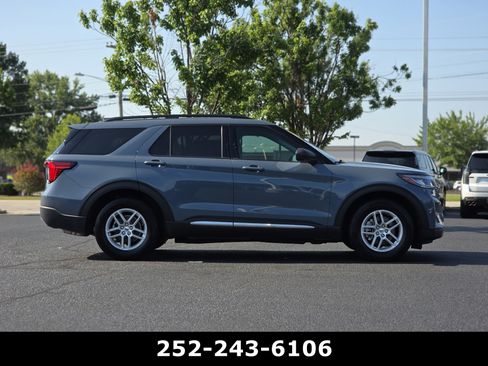 Used 2025 Ford Explorer Active w/ Active Comfort Package RWD image 8