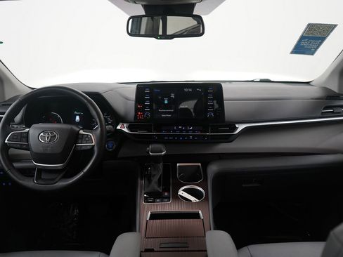 Used 2023 Toyota Sienna XLE image 14