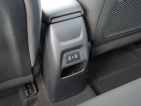 Used 2025 Hyundai Venue SEL FWD image 28