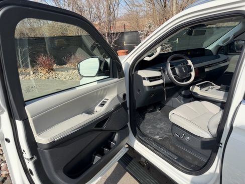New 2026 Lincoln Navigator Reserve AWD/4WD image 25